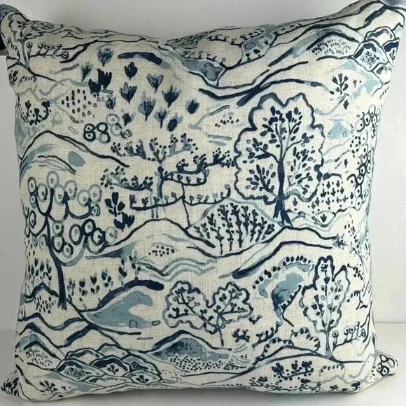CHINOISERIE BLUE & WHITE 20x20” duck feathers filled pillow NWT decorative soft - Picture 2 of 10